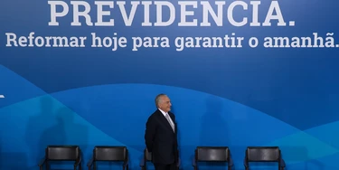 BRASÍLIA, DF, BRASIL, 12.12.2017: REFORMA-PREVIDÊNCIA - O presidente Michel Temer participa de reunião de líderes empresariais para defender a reforma da Previdência, no Palácio do Planalto, em Brasília (DF).  Presença do ministro da Fazenda, Henrique Meirelles, ministro-chefe da Secretaria-Geral da Presidência da República, Moreira Franco, ministro-chefe da Casa Civil, Eliseu Padilha, e presidente da CNI, Robson Andrade. (Foto: Pedro Ladeira/Folhapress) BRASÍLIA, DF, BRASIL, 12.12.2017: REFORMA-PREVIDÊNCIA - O presidente Michel Temer participa de reunião de líderes empresariais para defender a reforma da Previdência, no Palácio do Planalto, em Brasília (DF).  Presença do ministro da Fazenda, Henrique Meirelles, ministro-chefe da Secretaria-Geral da Presidência da República, Moreira Franco, ministro-chefe da Casa Civil, Eliseu Padilha, e presidente da CNI, Robson Andrade. (Foto: Pedro Ladeira/Folhapress)