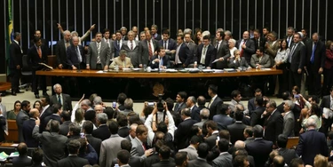 Brasília - Plenário da Câmara discute e vota novo requerimento de urgência para reforma trabalhista (Fabio Rodrigues Pozzebom/Agência Brasil) Brasília - Plenário da Câmara discute e vota novo requerimento de urgência para reforma trabalhista (Fabio Rodrigues Pozzebom/Agência Brasil)