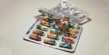 Essa empresa já foi condenada por superfaturamento, mas segue vendendo remédios para o governo Essa empresa já foi condenada por superfaturamento, mas segue vendendo remédios para o governo