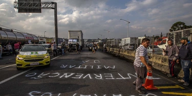 Caminhoneiros e seus patrões fornecem combustível ao golpismo. Temer é o principal artífice do caos Caminhoneiros e seus patrões fornecem combustível ao golpismo. Temer é o principal artífice do caos
