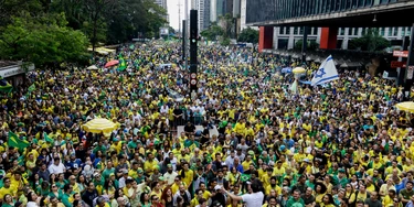 Ato a favor da candidatura de Jair Bolsonaro para a Presidência da República, em outubro de 2018, na avenida Paulista, em São Paulo. Ato a favor da candidatura de Jair Bolsonaro para a Presidência da República, em outubro de 2018, na avenida Paulista, em São Paulo.