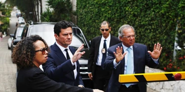 Antes de assumir, os futuros ministros Paulo Guedes e Sergio Moro comentaram a possibilidade de deixar seus cargos. Antes de assumir, os futuros ministros Paulo Guedes e Sergio Moro comentaram a possibilidade de deixar seus cargos.