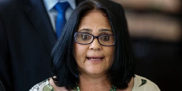 BRASÍLIA, DF, 06.12.2018 - Damares Alves, Direitos Humanos - A advogada e pastora evangélica Damares Alves, futura ministra de Mulher, Família e Direitos Humanos no governo Jair Bolsonaro, falou com a imprensa logo após ser anunciada pelo futuro ministro-chefe da Casa Civil, Onyx Lorenzoni. Nesta terça-feira (06), na sede do governo de transição, em Brasília. - (Foto: Walterson Rosa/FramePhoto/Folhapress) BRASÍLIA, DF, 06.12.2018 - Damares Alves, Direitos Humanos - A advogada e pastora evangélica Damares Alves, futura ministra de Mulher, Família e Direitos Humanos no governo Jair Bolsonaro, falou com a imprensa logo após ser anunciada pelo futuro ministro-chefe da Casa Civil, Onyx Lorenzoni. Nesta terça-feira (06), na sede do governo de transição, em Brasília. - (Foto: Walterson Rosa/FramePhoto/Folhapress)