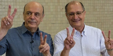Sao Paulo state governor Geraldo Alckmin(R) poses with the mayoral candidate of the Brazilian Social Democracy Party (PSDB), Jose Serra (L), after casting his vote in Sao Paulo, Brazil on October 07, 2012. Brazilians trooped to the polls early Sunday to vote in nationwide municipal elections seen as a key test of the ruling Workers Party's popularity ahead of the 2014 presidential elections. AFP PHOTO/YASUYOSHI CHIBA (Photo credit should read YASUYOSHI CHIBA/AFP/GettyImages) Sao Paulo state governor Geraldo Alckmin(R) poses with the mayoral candidate of the Brazilian Social Democracy Party (PSDB), Jose Serra (L), after casting his vote in Sao Paulo, Brazil on October 07, 2012. Brazilians trooped to the polls early Sunday to vote in nationwide municipal elections seen as a key test of the ruling Workers Party's popularity ahead of the 2014 presidential elections. AFP PHOTO/YASUYOSHI CHIBA (Photo credit should read YASUYOSHI CHIBA/AFP/GettyImages)