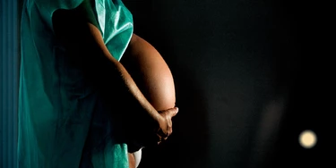 Coronavírus: Serviços de saúde cortam contraceptivos quando mulheres mais precisam evitar gravidez