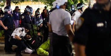 Manifestantes durante protesto contra morte de George Floyd em Nova York, nos Estados Unidos, em 31 de maio. Manifestantes durante protesto contra morte de George Floyd em Nova York, nos Estados Unidos, em 31 de maio.