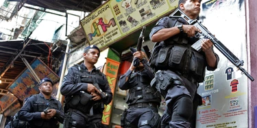 Brazilian BOPE police elite unit personnel patrol during an operation at Rocinha shantytown in Rio de Janeiro, Brazil on April 12, 2013.  AFP PHOTO/VANDERLEI ALMEIDA        (Photo credit should read VANDERLEI ALMEIDA/AFP/Getty Images) Brazilian BOPE police elite unit personnel patrol during an operation at Rocinha shantytown in Rio de Janeiro, Brazil on April 12, 2013.  AFP PHOTO/VANDERLEI ALMEIDA        (Photo credit should read VANDERLEI ALMEIDA/AFP/Getty Images)
