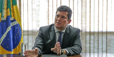 Sergio Moro abraçou a extrema direita, foi chutado por Bolsonaro, ganhou o carimbo de 'juiz supeito' e foi trabalhar na recuperadora da Odebrecht. Agora, quer ser 'a novidade' em 2022. Sergio Moro abraçou a extrema direita, foi chutado por Bolsonaro, ganhou o carimbo de 'juiz supeito' e foi trabalhar na recuperadora da Odebrecht. Agora, quer ser 'a novidade' em 2022.