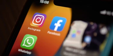 SÃO PAULO, SP, 04.10.2021: REDES-SOCIAIS - Ícones dos aplicativos Instagram, Facebook e Whatsapp em um telefone celular, na tarde desta segunda-feira (04). Os serviços estão apresentando funcionamento instável globalmente. (Foto: Igor do Vale/Folhapress) SÃO PAULO, SP, 04.10.2021: REDES-SOCIAIS - Ícones dos aplicativos Instagram, Facebook e Whatsapp em um telefone celular, na tarde desta segunda-feira (04). Os serviços estão apresentando funcionamento instável globalmente. (Foto: Igor do Vale/Folhapress)