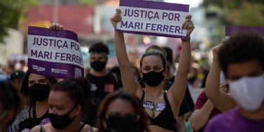 Manifestantes em São Paulo pedem justiça para Mariana Ferrer após reportagem do Intercept mostrar humilhações a que havia sido exposta no processo contra o empresário André Aranha por estupro.