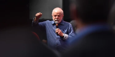 SÃO PAULO, SP - 15.12.2022: LULA PARTICIPA DO NATAL DOS CATADORES SP - O presidente eleito Luiz Inácio Lula da Silva, (PT) participa do Natal dos Catadores, organizado pela Associação Nacional dos Catadores, em São Paulo, nesta quinta feira (15). (Foto: Roberto Casimiro /Fotoarena/Folhapress) ORG XMIT: 2311131 SÃO PAULO, SP - 15.12.2022: LULA PARTICIPA DO NATAL DOS CATADORES SP - O presidente eleito Luiz Inácio Lula da Silva, (PT) participa do Natal dos Catadores, organizado pela Associação Nacional dos Catadores, em São Paulo, nesta quinta feira (15). (Foto: Roberto Casimiro /Fotoarena/Folhapress) ORG XMIT: 2311131