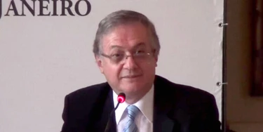 Novo ministro da educação, Ricardo Vélez Rodríguez acredita que o sistema de ensino estaria contaminado por uma "doutrinação de índole cientificista e enquistada na ideologia marxista" Novo ministro da educação, Ricardo Vélez Rodríguez acredita que o sistema de ensino estaria contaminado por uma "doutrinação de índole cientificista e enquistada na ideologia marxista"