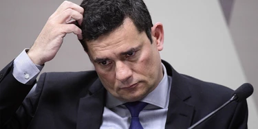Ministro Sergio Moro tentando se explicar para os senadores da Comissão de Constituição e Justiça. Ministro Sergio Moro tentando se explicar para os senadores da Comissão de Constituição e Justiça.
