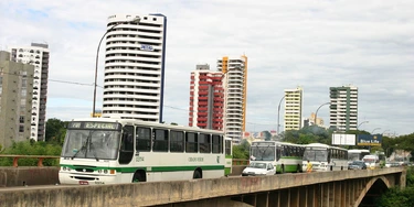 Ônibus na cidade de Teresina, no Piauí. Ônibus na cidade de Teresina, no Piauí.