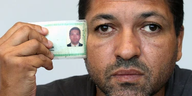 Luiz passou nove meses preso, deixando a cadeia cego do olho direito e com menos de 25% da visão do olho esquerdo. Inocentado da acusação de pedofilia, até hoje não recuperou a guarda da filha. Luiz passou nove meses preso, deixando a cadeia cego do olho direito e com menos de 25% da visão do olho esquerdo. Inocentado da acusação de pedofilia, até hoje não recuperou a guarda da filha.