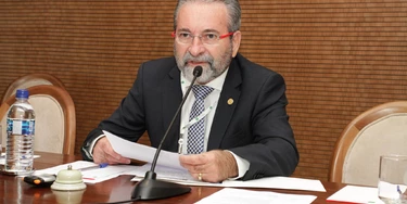 Novo presidente do CFM acredita que Bolsonaro 'se desdobrou' no enfrentamento à pandemia Novo presidente do CFM acredita que Bolsonaro 'se desdobrou' no enfrentamento à pandemia