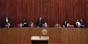 Sessão plenária do TSE. Sessão plenária do TSE.