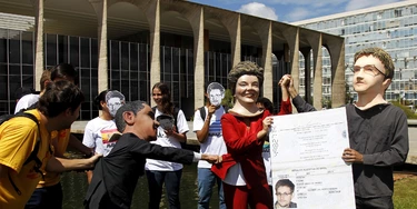 Members of the Avaaz online community organization stage in front of the Itamaraty Forein Ministry Palace the delivery of the Brazilian passport by Brazilian President Dilma Rousseff to Edward Snowden while U.S. President Barack Obama tries to stop her, in Brasilia, on February 13, 2014. Avaaz members have collected over a million signatures in favor of the asylum application for Snowden, the former CIA technician  that disclosed the spying by the U.S. government to millions of people, among whom President Rousseff and German Chancellor Angela Merkel. AFP PHOTO/Beto BARATA        (Photo credit should read BETO BARATA/AFP/Getty Images) Members of the Avaaz online community organization stage in front of the Itamaraty Forein Ministry Palace the delivery of the Brazilian passport by Brazilian President Dilma Rousseff to Edward Snowden while U.S. President Barack Obama tries to stop her, in Brasilia, on February 13, 2014. Avaaz members have collected over a million signatures in favor of the asylum application for Snowden, the former CIA technician  that disclosed the spying by the U.S. government to millions of people, among whom President Rousseff and German Chancellor Angela Merkel. AFP PHOTO/Beto BARATA        (Photo credit should read BETO BARATA/AFP/Getty Images)