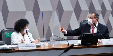 Senadores estão aprendendo a cortar o lero-lero dos negacionistas na CPI Senadores estão aprendendo a cortar o lero-lero dos negacionistas na CPI