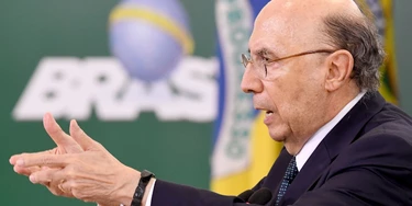 Brazilian Finance Minister Henrique Meirelles speaks during a ceremony to announce measures to make access to labour rights more flexible at Planalto Palace in Brasilia on February 14, 2017.The Government expects the injection of R$ 40 billion (around U$ 13 billion) in the economy with the access of workers to amounts retained in the guarantee fund. / AFP / EVARISTO SA (Photo credit should read EVARISTO SA/AFP/Getty Images)
