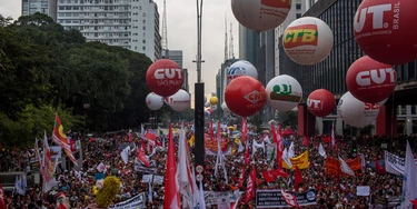 SAO PAULO, BRAZIL - MARCH 15: People protest against the pension reform proposed by President Michel Temer's government on March 15, 2017 in Sao Paulo, Brazil. Thousands of teachers, drivers from the transport system, bankers and various unions gathered on Avenida Paulista during a nationwide strike to protest the increase in time people must work before retirement. (Photo by Victor Moriyama/Getty Images) SAO PAULO, BRAZIL - MARCH 15: People protest against the pension reform proposed by President Michel Temer's government on March 15, 2017 in Sao Paulo, Brazil. Thousands of teachers, drivers from the transport system, bankers and various unions gathered on Avenida Paulista during a nationwide strike to protest the increase in time people must work before retirement. (Photo by Victor Moriyama/Getty Images)