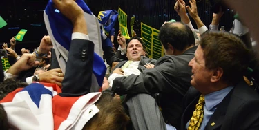 BRASÍLIA, DF - 17.04.2016: DILMA-IMPEACHMENT - O deputado Bruno Cavalcanti de Araújo (PSDB-PE) dá voto decisivo para a abertura do processo de impeachment de Dilma Rousseff (PT), durante sessão da Câmara dos Deputados, neste domingo. (Foto: Renato Costa/Folhapress) BRASÍLIA, DF - 17.04.2016: DILMA-IMPEACHMENT - O deputado Bruno Cavalcanti de Araújo (PSDB-PE) dá voto decisivo para a abertura do processo de impeachment de Dilma Rousseff (PT), durante sessão da Câmara dos Deputados, neste domingo. (Foto: Renato Costa/Folhapress)