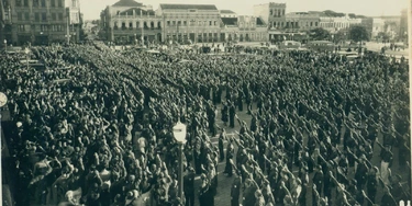 Concentração integralista em Blumenau. Santa Catarina, durante as comemorações do dia da bandeira em 1937.