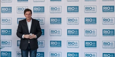 Rio de Janeiro's Mayor Marcelo Crivella attends the unveiling ceremony of a graffiti by 19-year-old self-taught Brazilian artist Luna Buschinelli, as part of the "Rio Big Walls" project in Rio de Janeiro, Brazil, on June 19, 2017.The graffiti has applied for the Guinness Book of records as the world's biggest wall painting by a female artist. / AFP PHOTO / YASUYOSHI CHIBA (Photo credit should read YASUYOSHI CHIBA/AFP/Getty Images) Rio de Janeiro's Mayor Marcelo Crivella attends the unveiling ceremony of a graffiti by 19-year-old self-taught Brazilian artist Luna Buschinelli, as part of the "Rio Big Walls" project in Rio de Janeiro, Brazil, on June 19, 2017.The graffiti has applied for the Guinness Book of records as the world's biggest wall painting by a female artist. / AFP PHOTO / YASUYOSHI CHIBA (Photo credit should read YASUYOSHI CHIBA/AFP/Getty Images)