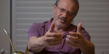 RIO DE JANEIRO, RJ, 04.03.2016: TARSO-GENRO - O ex-governador do Rio Grande do Sul, Tarso Genro (PT-RS), em sua casa em Copacabana na zona sul do Rio de Janeiro. (Foto: Mauro Pimentel/Folhapress) RIO DE JANEIRO, RJ, 04.03.2016: TARSO-GENRO - O ex-governador do Rio Grande do Sul, Tarso Genro (PT-RS), em sua casa em Copacabana na zona sul do Rio de Janeiro. (Foto: Mauro Pimentel/Folhapress)