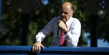 RIO DE JANEIRO, RJ, BRASIL, 08.07.2017 - O bispo Edir Macedo realiza culto na praça Jardim do Méier, no Rio de Janeiro (RJ). Há 40 anos, um sábado, o pastor de 32 anos liderava o primeiro culto da Igreja Universal do Reino de Deus. (Foto: Danilo Verpa/Folhapress) RIO DE JANEIRO, RJ, BRASIL, 08.07.2017 - O bispo Edir Macedo realiza culto na praça Jardim do Méier, no Rio de Janeiro (RJ). Há 40 anos, um sábado, o pastor de 32 anos liderava o primeiro culto da Igreja Universal do Reino de Deus. (Foto: Danilo Verpa/Folhapress)