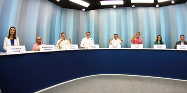 MANAUS,AM,03.08.2017:ELEIÇÃO-GOVERNADOR-DEBATE-REDE-AMAZÔNICA - (e/d) Candidatos Rebeca Garcia (PP), Amazonino Mendes (PDT), José Ricardo (PT), Marcelo Serafim (PSB), Eduardo Braga (PMDB), Luiz Castro (REDE), Liliane Araújo (PPS) e Wilker Barreto (PHS) durante debate entre candidatos da Eleição Suplementar para Governador do Amazonas, na Rede Amazônica, afiliada da Rede Globo em Manaus (AM), na noite desta quinta-feira (3). A eleição foi determinada pelo TSE após a cassação do Governador José Melo. (Foto: Edmar Barros/Futura Press/Folhapress) MANAUS,AM,03.08.2017:ELEIÇÃO-GOVERNADOR-DEBATE-REDE-AMAZÔNICA - (e/d) Candidatos Rebeca Garcia (PP), Amazonino Mendes (PDT), José Ricardo (PT), Marcelo Serafim (PSB), Eduardo Braga (PMDB), Luiz Castro (REDE), Liliane Araújo (PPS) e Wilker Barreto (PHS) durante debate entre candidatos da Eleição Suplementar para Governador do Amazonas, na Rede Amazônica, afiliada da Rede Globo em Manaus (AM), na noite desta quinta-feira (3). A eleição foi determinada pelo TSE após a cassação do Governador José Melo. (Foto: Edmar Barros/Futura Press/Folhapress)