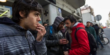 The Uruguayans faced yesterday, 19, long queues, a cold of 10ºC, and some flaws in reading fingerprints to buy marijuana for the first time in 16 pharmacies in the country. By late afternoon, the herb stock had ended at all four accredited points in Montevideo. In the interior, only one of the establishments sold its entire quota. Sources linked to the pharmacy heard by the newspaper El Pais said they expect to receive the new product batch between tomorrow and Monday. The Uruguayan government did not take a stand on the issue. Photo: TIAGO QUEIROZ/ESTADAO CONTEUDO (Agencia Estado via AP Images) The Uruguayans faced yesterday, 19, long queues, a cold of 10ºC, and some flaws in reading fingerprints to buy marijuana for the first time in 16 pharmacies in the country. By late afternoon, the herb stock had ended at all four accredited points in Montevideo. In the interior, only one of the establishments sold its entire quota. Sources linked to the pharmacy heard by the newspaper El Pais said they expect to receive the new product batch between tomorrow and Monday. The Uruguayan government did not take a stand on the issue. Photo: TIAGO QUEIROZ/ESTADAO CONTEUDO (Agencia Estado via AP Images)