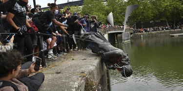 Black Lives Matter protests. Protesters throw statue of Edward Colston into Bristol harbour during a Black Lives Matter protest rally, in memory of George Floyd who was killed on May 25 while in police custody in the US city of Minneapolis. Picture date: Sunday June 7, 2020. See PA story POLICE Floyd. Photo credit should read: Ben Birchall/PA Wire URN:54052046 (Press Association via AP Images)