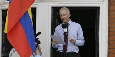 Julian Assange, founder of WikiLeaks makes a statement from a balcony of the Equador Embassy in London, Sunday, Aug. 19, 2012. Assange called on United States President Barack Obama to end a "witch hunt" against the secret-spilling WikiLeaks organization.(AP Photo/Kirsty Wigglesworth) Julian Assange, founder of WikiLeaks makes a statement from a balcony of the Equador Embassy in London, Sunday, Aug. 19, 2012. Assange called on United States President Barack Obama to end a "witch hunt" against the secret-spilling WikiLeaks organization.(AP Photo/Kirsty Wigglesworth)