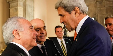 Rio de Janeiro - Presidente interino; Michel Temer; o ministro do MRE, José Serra; o governador Pezão; e o prefeito do Rio, Eduardo Paes; recebem o secretário de Estado norte-americano, John Kerry (Beto Barata/PR) Rio de Janeiro - Presidente interino; Michel Temer; o ministro do MRE, José Serra; o governador Pezão; e o prefeito do Rio, Eduardo Paes; recebem o secretário de Estado norte-americano, John Kerry (Beto Barata/PR)