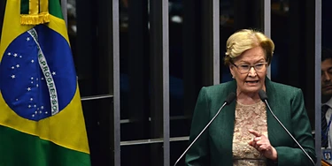 BRASÍLIA, DF - 31.08.2016: DILMA-IMPEACHMENT - A senadora Ana Amélia (PP-RS) - Senadores votam e decidem pelo afastamento definitivo da presidente Dilma Rousseff, por 61 votos a 20, durante sessão final do julgamento do processo de impeachment no Senado Federal, em Brasília, nesta quarta- feira, 31. (Foto: Renato Costa/Folhapress) BRASÍLIA, DF - 31.08.2016: DILMA-IMPEACHMENT - A senadora Ana Amélia (PP-RS) - Senadores votam e decidem pelo afastamento definitivo da presidente Dilma Rousseff, por 61 votos a 20, durante sessão final do julgamento do processo de impeachment no Senado Federal, em Brasília, nesta quarta- feira, 31. (Foto: Renato Costa/Folhapress)