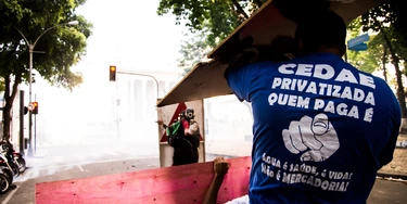 Servidores da Cedae durante manifestação contra a privatização da empresa, no dia 9 de fevereiro, no Rio de Janeiro. Servidores da Cedae durante manifestação contra a privatização da empresa, no dia 9 de fevereiro, no Rio de Janeiro.