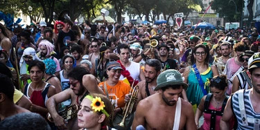 Não só de purpurina se faz Carnaval, há espaço para lutas políticas Não só de purpurina se faz Carnaval, há espaço para lutas políticas