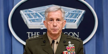 O general da Marinha e comandante do Comando dos EUA na África, Thomas D. Waldhauser, fala à imprensa no Pentágono, em 10 de maio de 2018.
