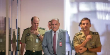 BRAS?çLIA, DF, 25.05.2017: TEMER-PROTESTOS – O general S?©rgio Etchegoyen em declara?ß?£o onde o ministro Raul Jungmann anuncia sa??da das tropas do Ex?©rcito da Esplanada dos Minist?©rios, nesta quinta-feira (25), em Bras??lia. (Foto: Eduardo Anizelli/Folhapress) BRAS?çLIA, DF, 25.05.2017: TEMER-PROTESTOS – O general S?©rgio Etchegoyen em declara?ß?£o onde o ministro Raul Jungmann anuncia sa??da das tropas do Ex?©rcito da Esplanada dos Minist?©rios, nesta quinta-feira (25), em Bras??lia. (Foto: Eduardo Anizelli/Folhapress)