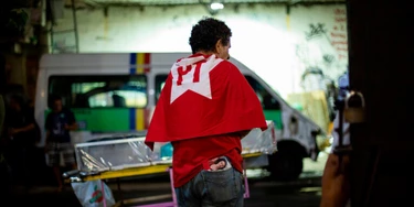 O PT foi pragmático para chegar ao poder. Mas se recusa a dar as mãos na hora de defender o país O PT foi pragmático para chegar ao poder. Mas se recusa a dar as mãos na hora de defender o país