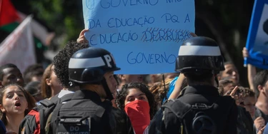 Estudantes protestam contra o corte orçamentário do governo Bolsonaro, em 6 de maio, no Rio de Janeiro. Estudantes protestam contra o corte orçamentário do governo Bolsonaro, em 6 de maio, no Rio de Janeiro.