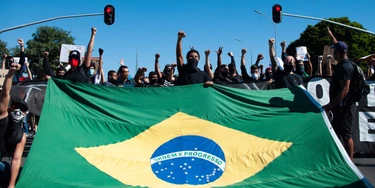 BRASILIA, BRAZIL - JUNE 07: People attend an anti-racist protest condemning the government of President Jair Bolsonaro amidst the coronavirus (COVID-19) pandemic at the Esplanada dos Ministérios on June 07, 2020 in Brasilia, Brazil. The country has over 672,000 confirmed positive cases of Coronavirus and 35,930 deaths. (Photo by Andressa Anholete/Getty Images)