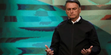 RIO DE JANEIRO, BRAZIL - SEPTEMBER 15: Jair Bolsonaro president of Brazil prays during the birthday worship of pastor Silas Malafaia (not in frame) at Assembleia de Deus Vitoria em Cristo Church on September 15, 2022 in Rio de Janeiro, Brazil. Evangelical community has been growing and represents around 30% of Brazilians. Both leading candidates, Lula and Bolsonaro, seek their votes in a very tight presidential election. (Photo by Wagner Meier/Getty Images)