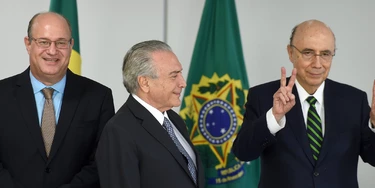 Brazilian acting President Michel Temer (C), Finance Minister Henrique Meirelles (R) and Ilan Goldfajn, appointed president to the Central Bank pose for photographers during a meeting at Planalto Palace in Brasilia on May 17, 2016. / AFP / EVARISTO SA (Photo credit should read EVARISTO SA/AFP/Getty Images) Brazilian acting President Michel Temer (C), Finance Minister Henrique Meirelles (R) and Ilan Goldfajn, appointed president to the Central Bank pose for photographers during a meeting at Planalto Palace in Brasilia on May 17, 2016. / AFP / EVARISTO SA (Photo credit should read EVARISTO SA/AFP/Getty Images)