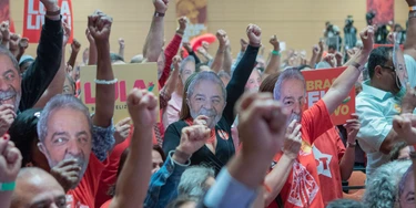 Extrema direita se consolida, Judiciário ajuda Bolsonaro e eleitores resistem ao tapetão anti-Lula Extrema direita se consolida, Judiciário ajuda Bolsonaro e eleitores resistem ao tapetão anti-Lula