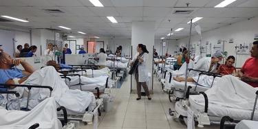 Grupo de funcionários do Hospital Geral de Fortaleza cantando para os pacientes em fevereiro de 2020. Grupo de funcionários do Hospital Geral de Fortaleza cantando para os pacientes em fevereiro de 2020.