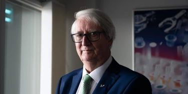 John Heylings, ex-cientista da Imperial Chemical Industries, em seu escritório no Parque de Ciência e Inovação da Universidade Keele, em Newcastle-under-Lyme, na Inglaterra, em 15 de março de 2021.  John Heylings, ex-cientista da Imperial Chemical Industries, em seu escritório no Parque de Ciência e Inovação da Universidade Keele, em Newcastle-under-Lyme, na Inglaterra, em 15 de março de 2021.