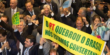 Brasília- DF 10-10-2016   Deputados comemoram a aprovação da PEC 241 no plenário da câmara.  Foto Lula Marques/Agência PT