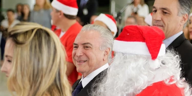 (Brasília, DF 16/12/2016) Presidente Michel Temer e a Primeira-Dama Marcela Temer durante entrega de presentes feita pelo Papai Noel dos Correios.Foto: Marcos Corrêa/PR
